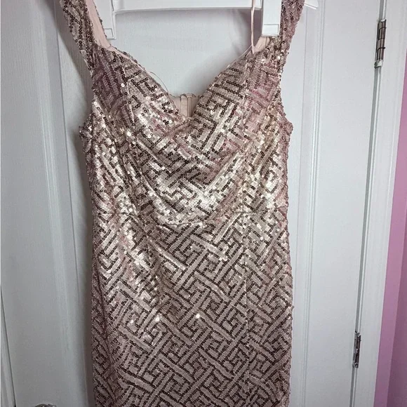 🩷Fashion Nova Shimmering Gold Sequin Prom Dress - Picture 3 of 7